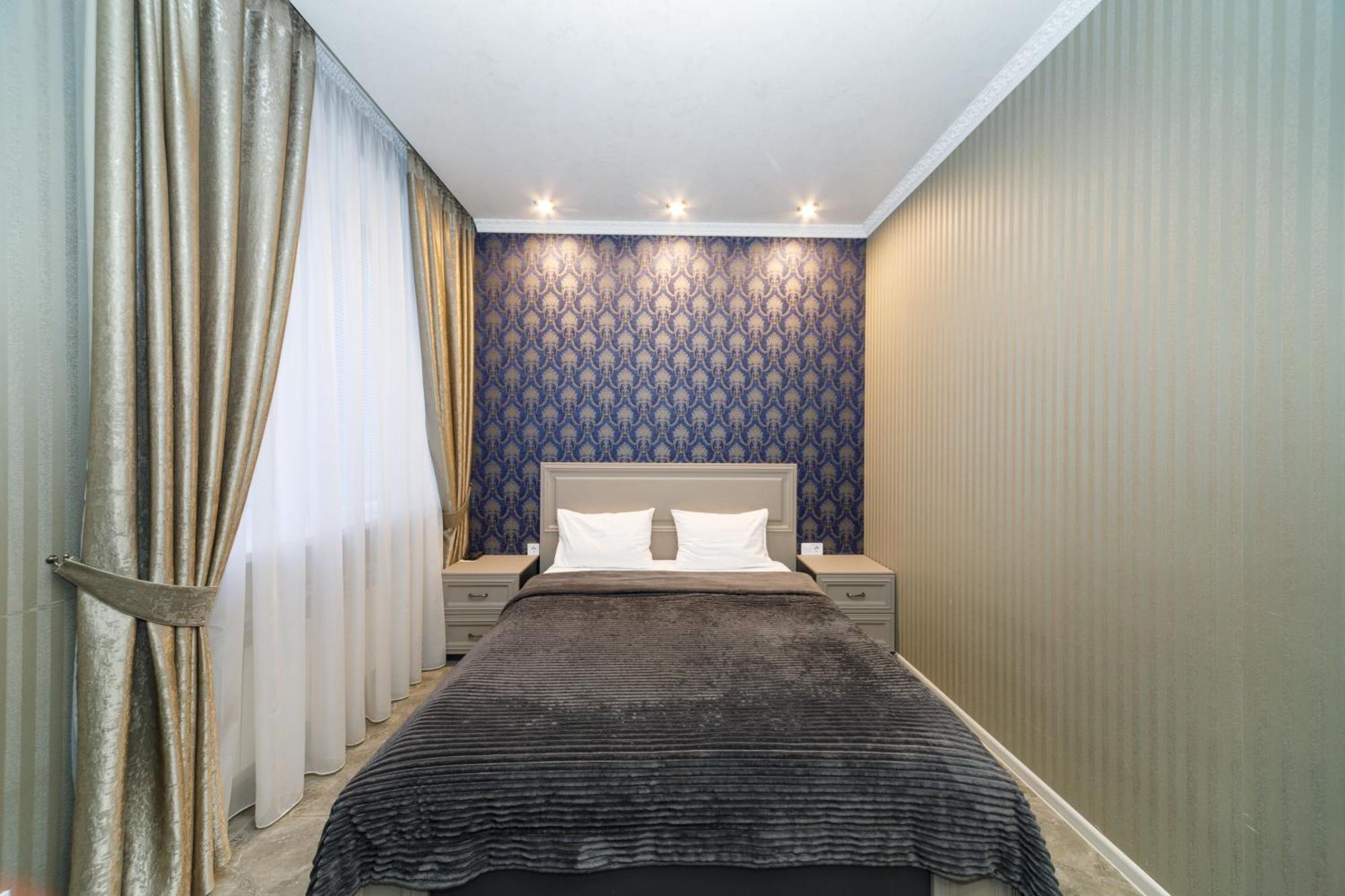L.O.Y Family Hotel Dnipro Extérieur photo