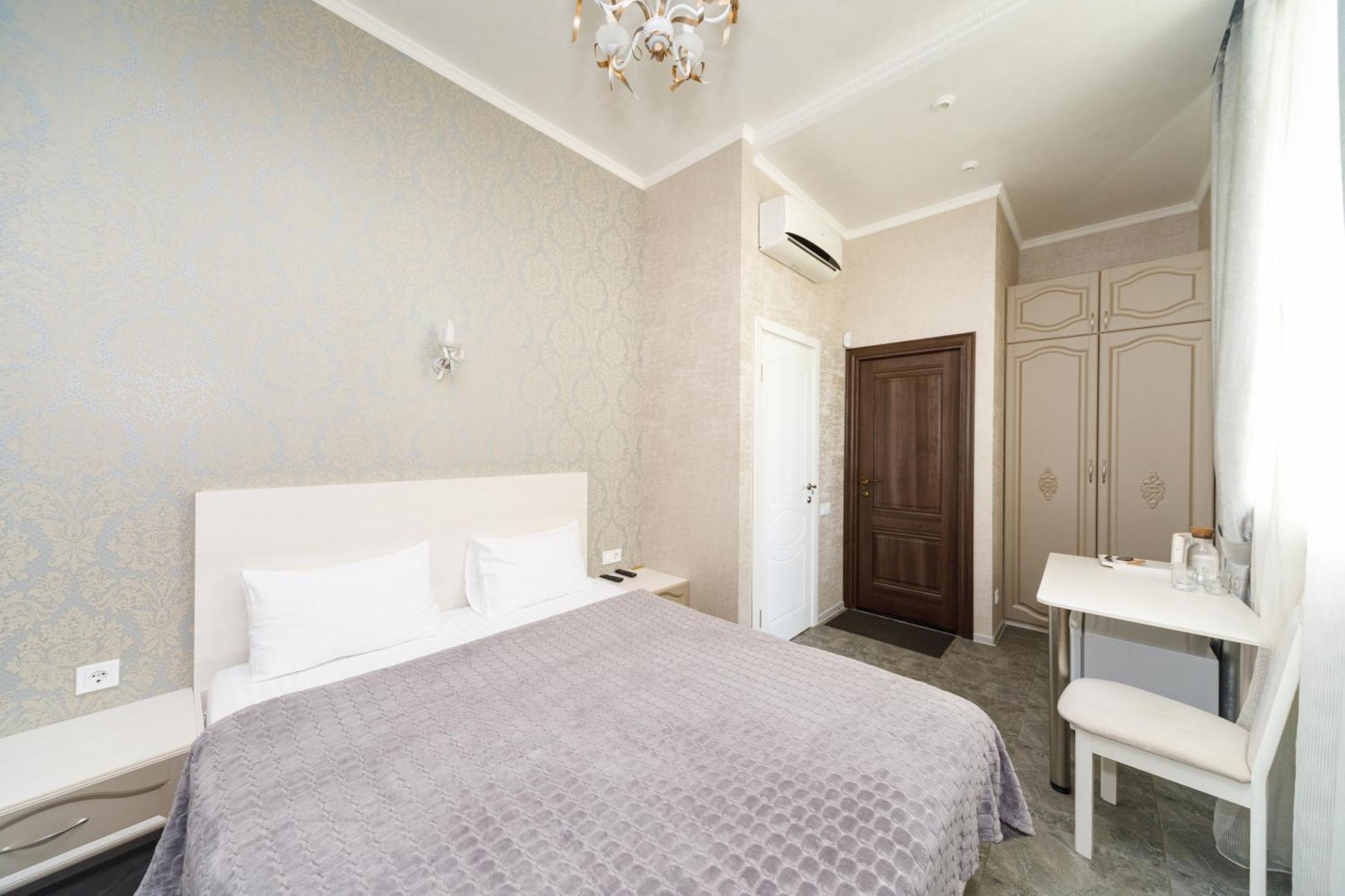 L.O.Y Family Hotel Dnipro Extérieur photo