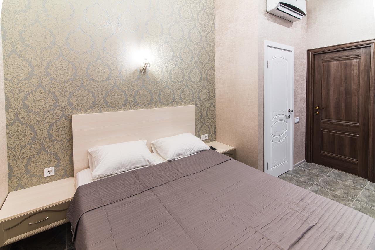 L.O.Y Family Hotel Dnipro Extérieur photo
