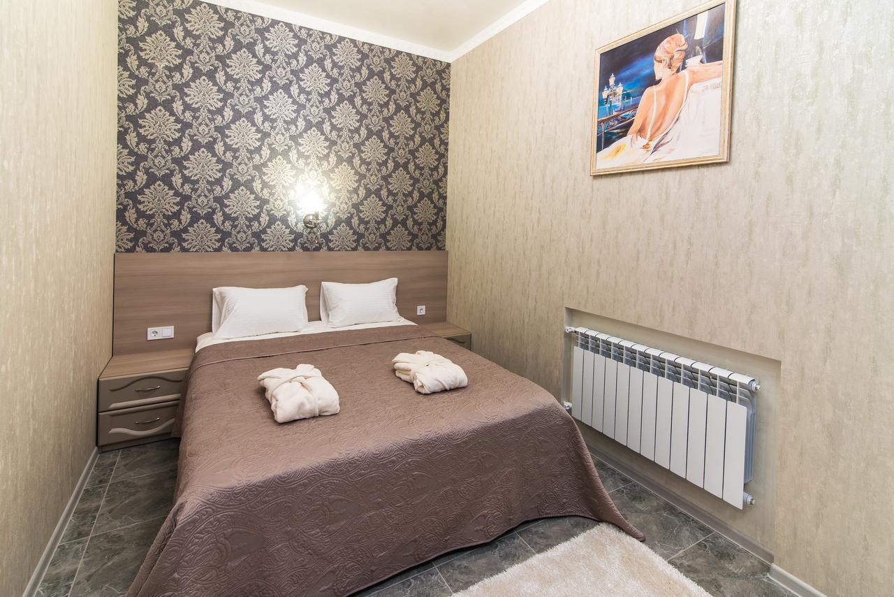 L.O.Y Family Hotel Dnipro Extérieur photo