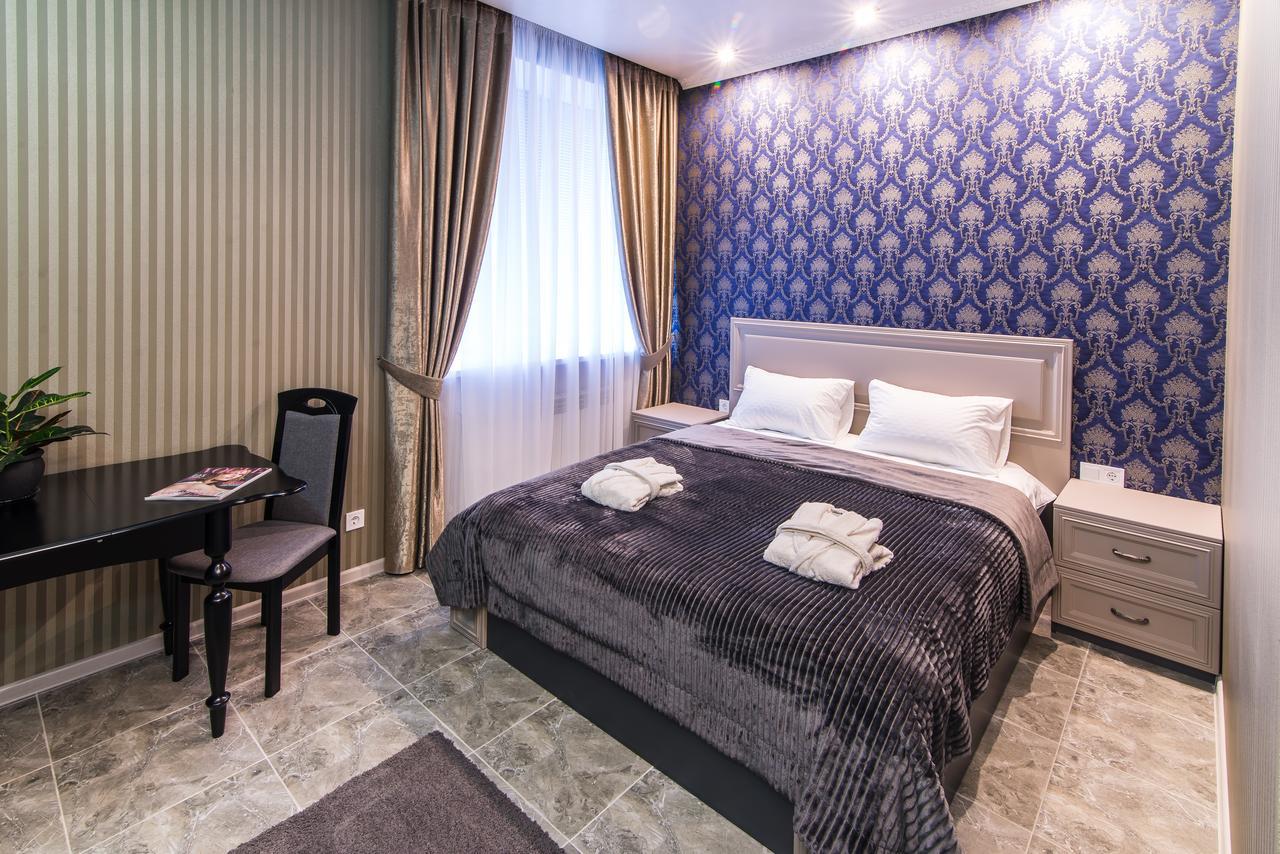 L.O.Y Family Hotel Dnipro Extérieur photo