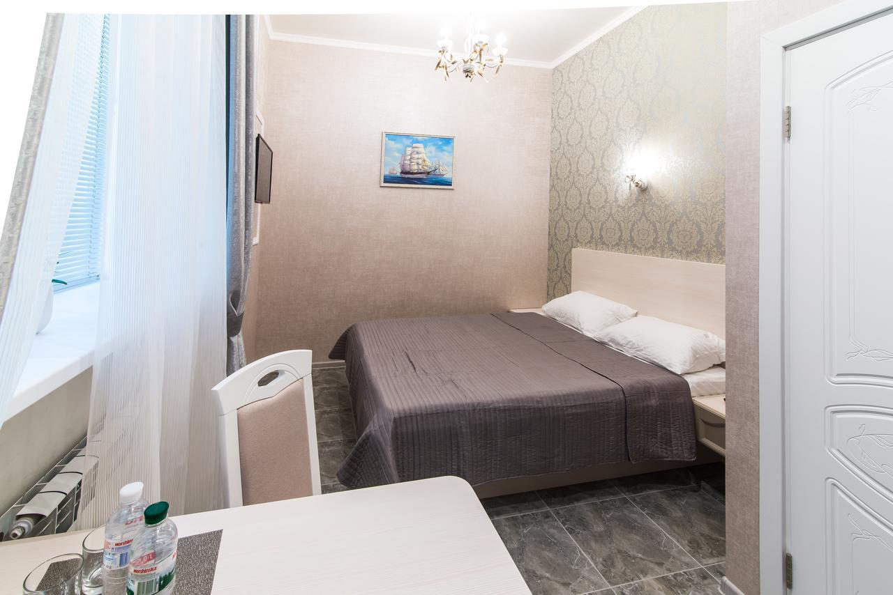 L.O.Y Family Hotel Dnipro Extérieur photo