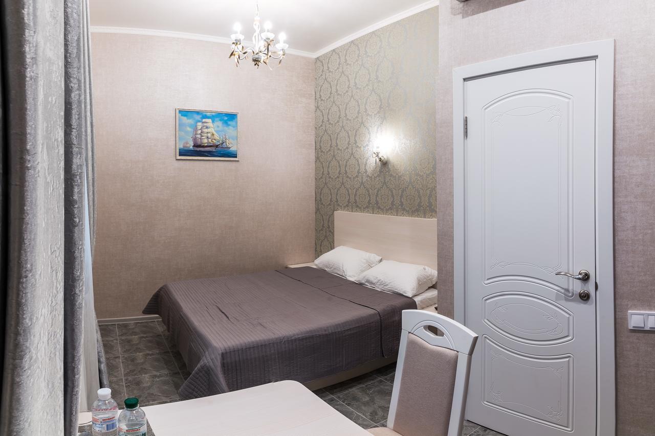 L.O.Y Family Hotel Dnipro Extérieur photo