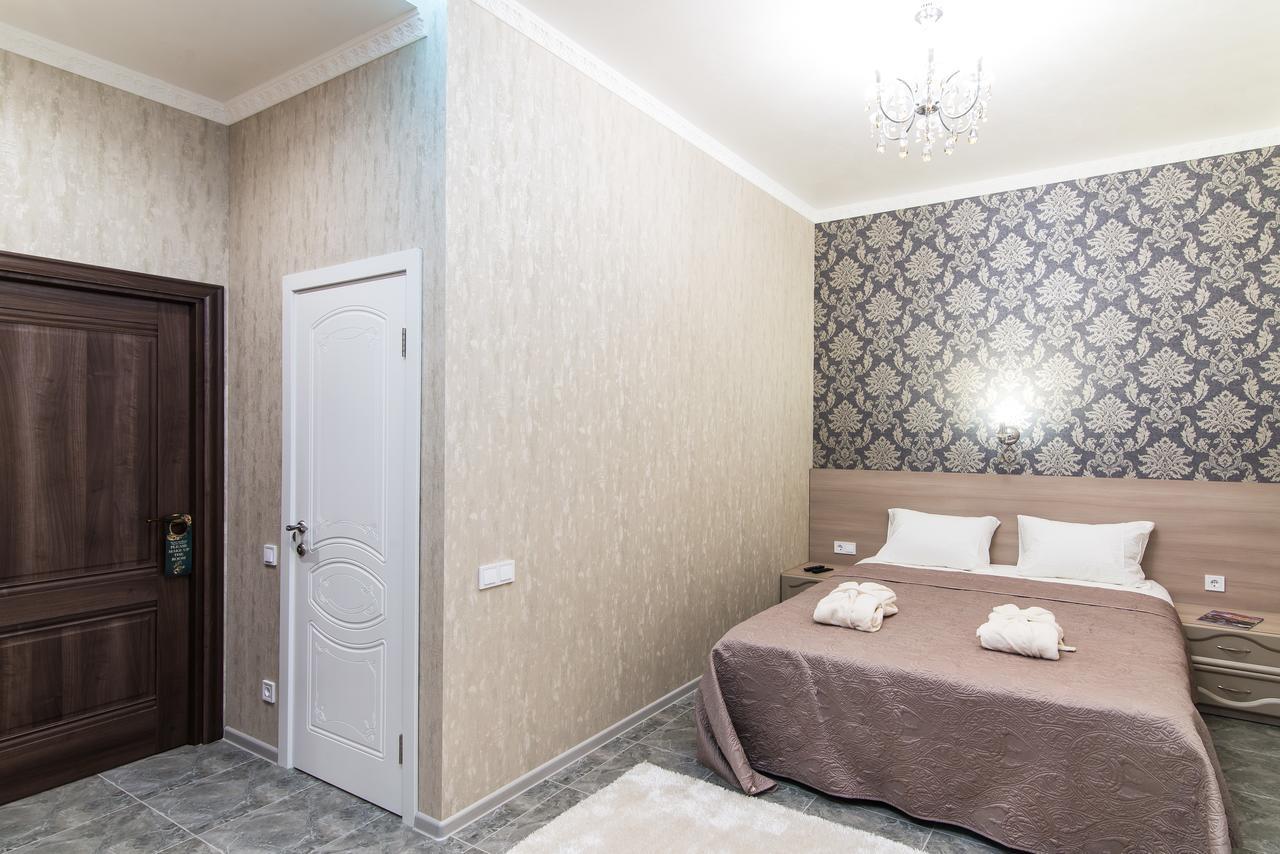 L.O.Y Family Hotel Dnipro Extérieur photo