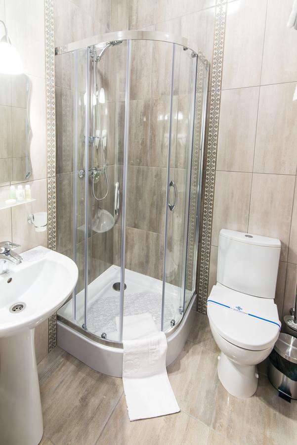 L.O.Y Family Hotel Dnipro Extérieur photo