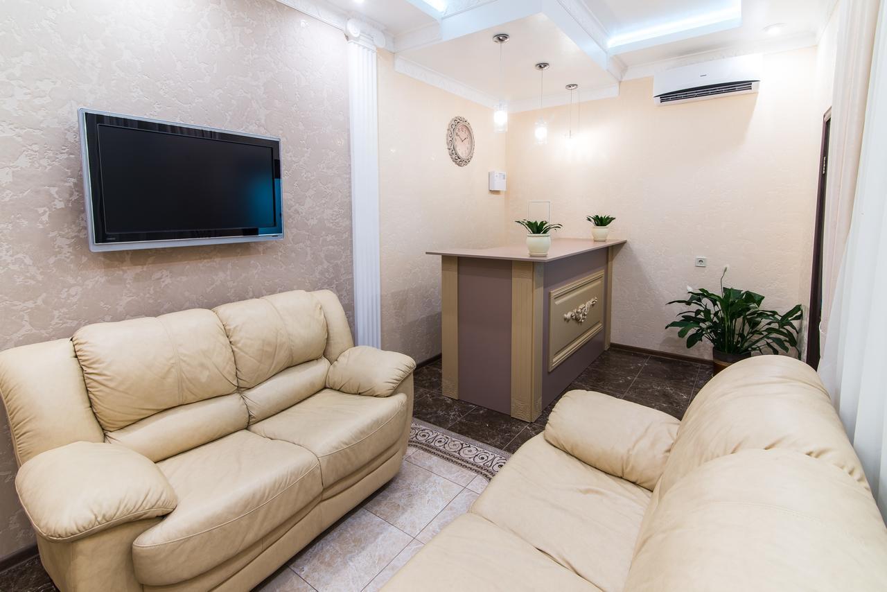 L.O.Y Family Hotel Dnipro Extérieur photo
