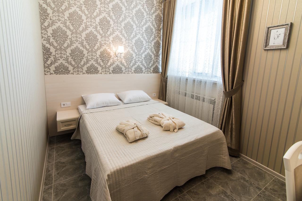 L.O.Y Family Hotel Dnipro Extérieur photo