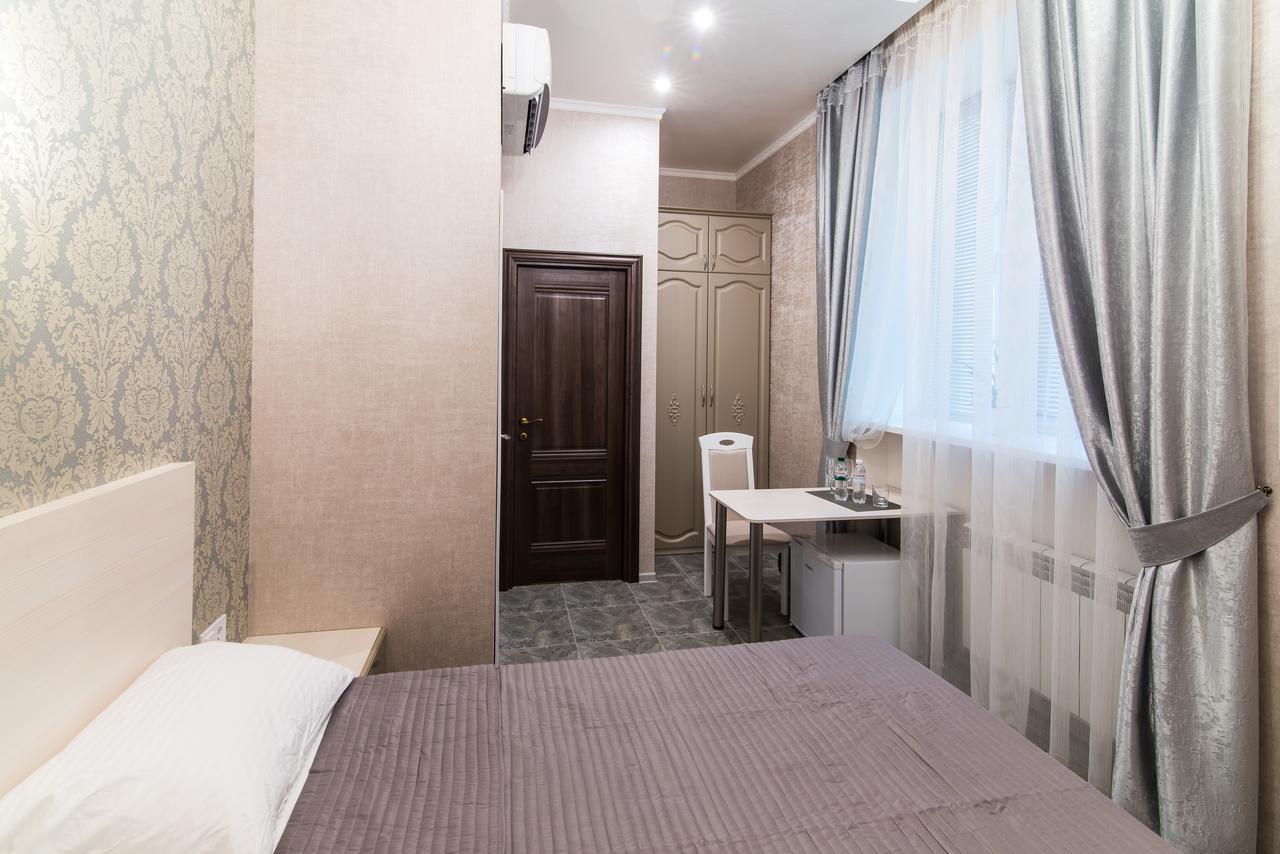 L.O.Y Family Hotel Dnipro Extérieur photo