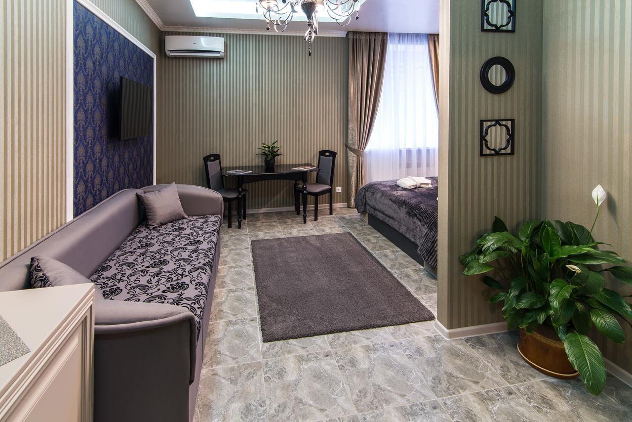 L.O.Y Family Hotel Dnipro Extérieur photo