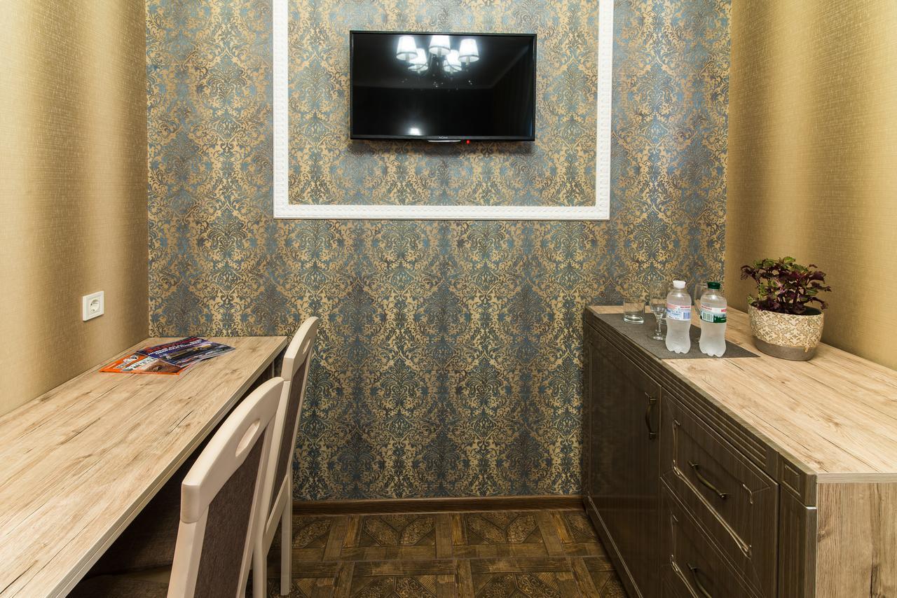 L.O.Y Family Hotel Dnipro Extérieur photo